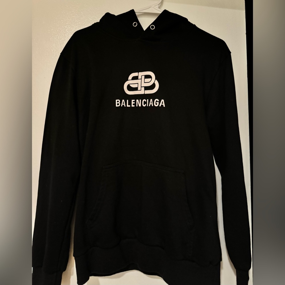 Authentic women’s black Balenciaga hoodie.    No drawstring